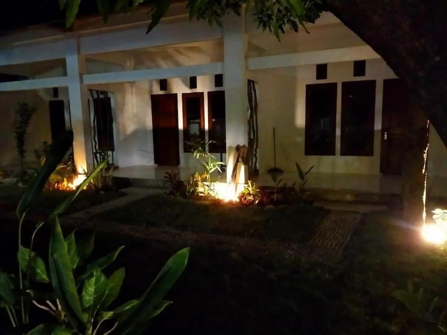 Mango Room Mandalika Kuta  Buitenkant foto